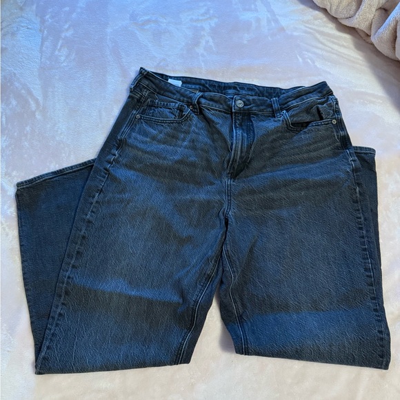 American Eagle Strigid High-Waisted Mom Jean - Picture 1 of 4